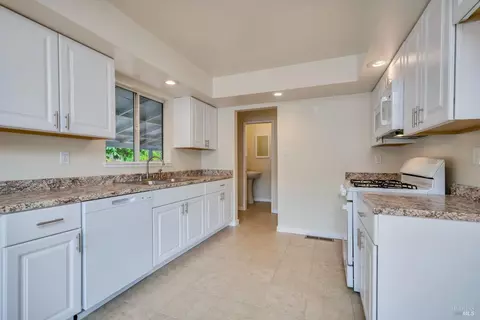 79 Clark Ave, Cloverdale, CA 95425 photo 8