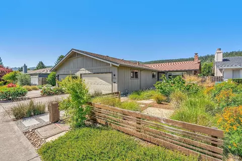6572 Meadowridge Dr, Santa Rosa, CA 95409