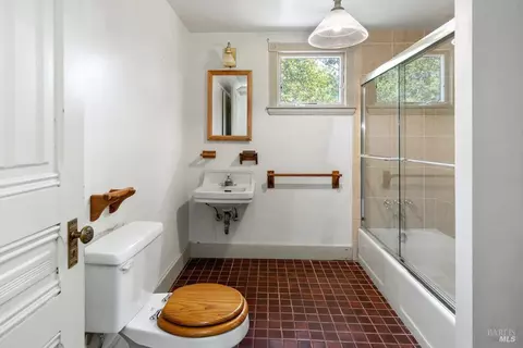 Bath - 95 Magee Ave, Mill Valley, CA 94941 photo 4 of 4