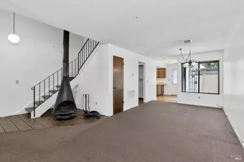 409 Freeway Dr, Napa, CA 94558