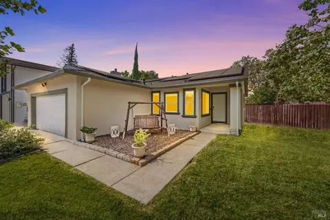 300 Kingsland Dr, Vacaville, CA 95687