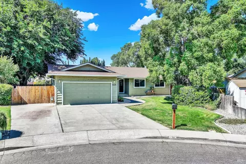 925 Mason Ct, Dixon, CA 95620