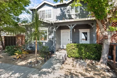 2380 Iroquois St, Santa Rosa, CA 95403