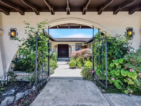 3911 Campolindo Dr, Moraga, CA 94556 photo 2
