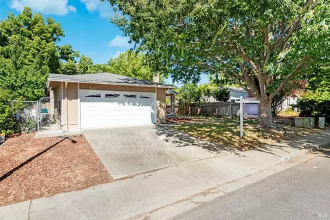 348 Spruce Ct, Vacaville, CA 95687