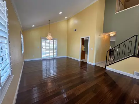 1230 Locust Dr, Vallejo, CA 94591 photo 2