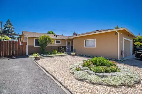 7118 Adrian Dr, Rohnert Park, CA 94928