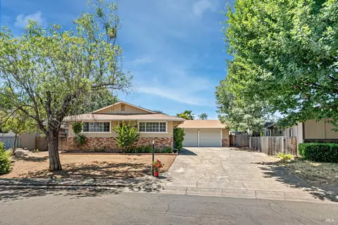 1696 Despina Dr, Ukiah, CA 95482