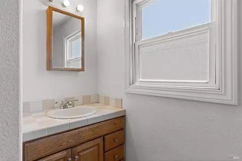 915 Veale Ave, Martinez, CA 94553 photo 23