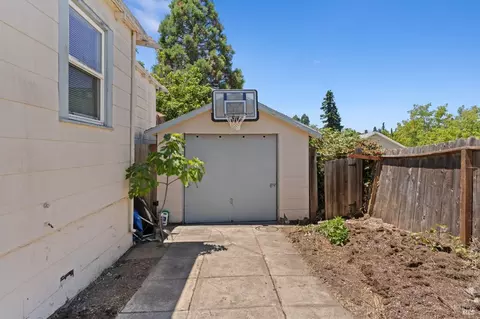 915 Veale Ave, Martinez, CA 94553 photo 24