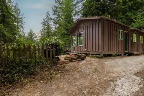 10941 Terrace Dr, Forestville, CA 95436
