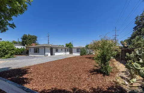 2617 W Steele Ln, Santa Rosa, CA 95403