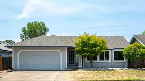 906 W Starburst Ct, Windsor, CA 95492