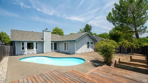 906 W Starburst Ct, Windsor, CA 95492 photo 2