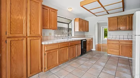 906 W Starburst Ct, Windsor, CA 95492 photo 6