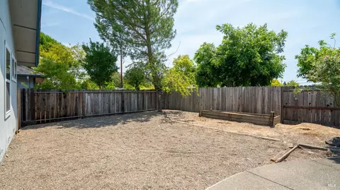 906 W Starburst Ct, Windsor, CA 95492 photo 22