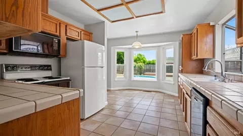 906 W Starburst Ct, Windsor, CA 95492 photo 7