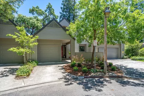 1377 Saint James Dr, Saint Helena, CA 94574