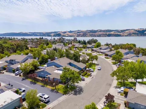 1768 Stuart Ct, Benicia, CA 94510 photo 2