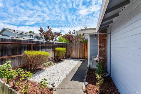 1768 Stuart Ct, Benicia, CA 94510 photo 6
