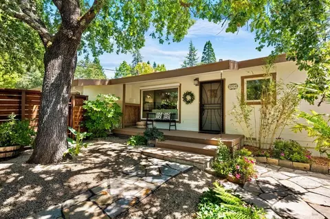 8926 Oak Grove Ave, Sebastopol, CA 95472