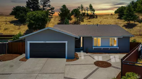 130 Hollyhock Ct, Hercules, CA 94547