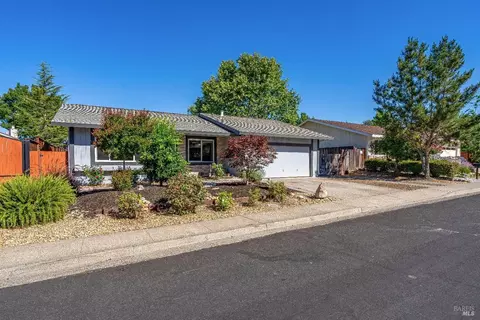 315 Firelight Dr, Santa Rosa, CA 95403