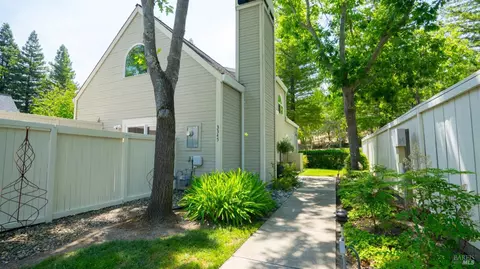 3345 Yulupa Ave, Santa Rosa, CA 95405