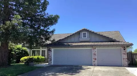 1237 Trombetta St, Santa Rosa, CA 95407