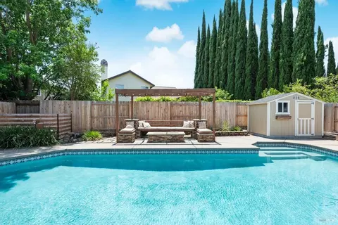 154 Raven Ct, Vacaville, CA 95687