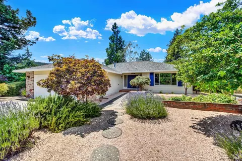 3 Mockingbird Pl, Santa Rosa, CA 95409