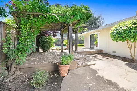 818 4th St E, Sonoma, CA 95476 photo 31