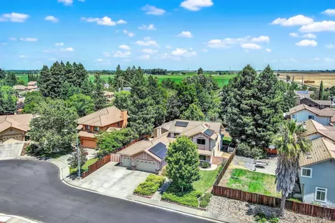 View/Area - 1007 Cobblestone Ct, Vacaville, CA 95687 photo 3 of 8