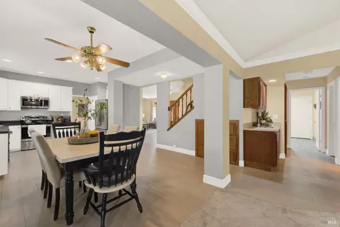 Entry Way - 1007 Cobblestone Ct, Vacaville, CA 95687 photo 4 of 11