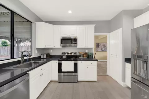 Kitchen - 1007 Cobblestone Ct, Vacaville, CA 95687 photo 2 of 5