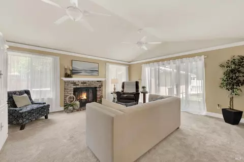 Living - 1007 Cobblestone Ct, Vacaville, CA 95687 photo 3 of 7