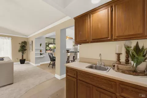 Entry Way - 1007 Cobblestone Ct, Vacaville, CA 95687 photo 5 of 11