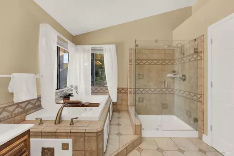 Bath - 1007 Cobblestone Ct, Vacaville, CA 95687 photo 5 of 7