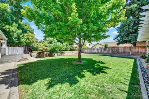 Exterior - 1007 Cobblestone Ct, Vacaville, CA 95687 photo 16 of 20