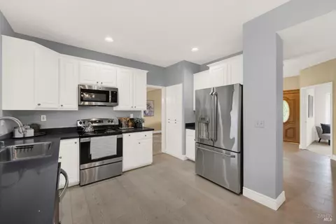 Kitchen - 1007 Cobblestone Ct, Vacaville, CA 95687 photo 3 of 5