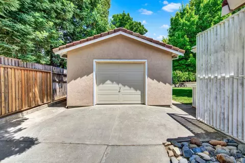 Exterior - 1007 Cobblestone Ct, Vacaville, CA 95687 photo 11 of 20