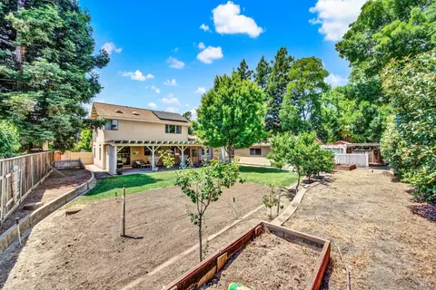 Exterior - 1007 Cobblestone Ct, Vacaville, CA 95687 photo 13 of 20