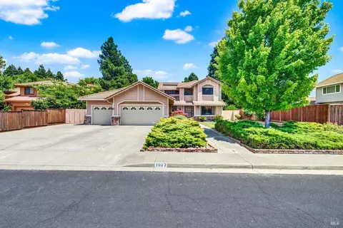 Exterior - 1007 Cobblestone Ct, Vacaville, CA 95687 photo 4 of 20