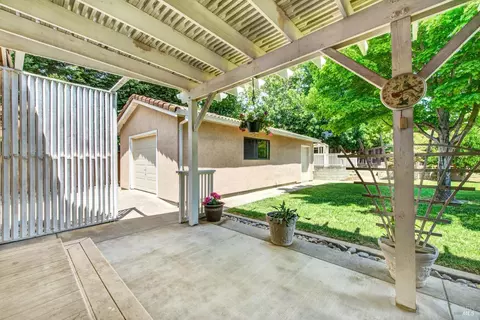 Exterior - 1007 Cobblestone Ct, Vacaville, CA 95687 photo 9 of 20
