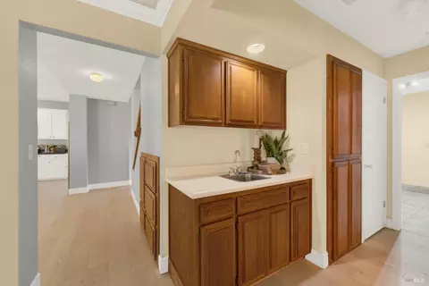 Entry Way - 1007 Cobblestone Ct, Vacaville, CA 95687 photo 6 of 11