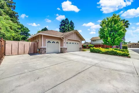 Exterior - 1007 Cobblestone Ct, Vacaville, CA 95687 photo 6 of 20