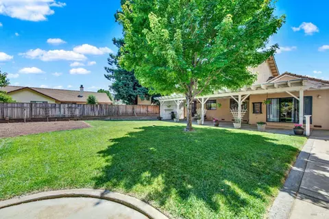 Exterior - 1007 Cobblestone Ct, Vacaville, CA 95687 photo 15 of 20