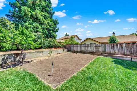 Exterior - 1007 Cobblestone Ct, Vacaville, CA 95687 photo 12 of 20