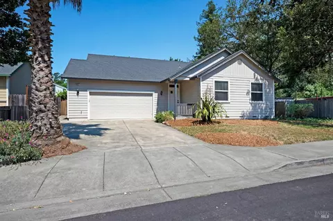 127 2nd St, Windsor, CA 95492