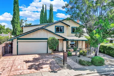 749 Fallbrook Ave, Vacaville, CA 95687